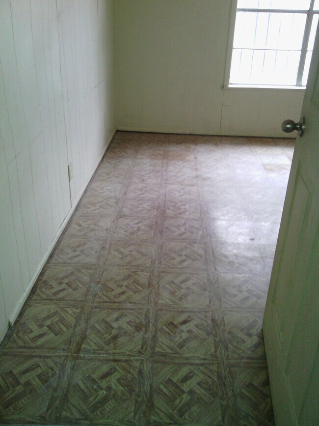 dormitorio delantero - 2323 Hicks Ave