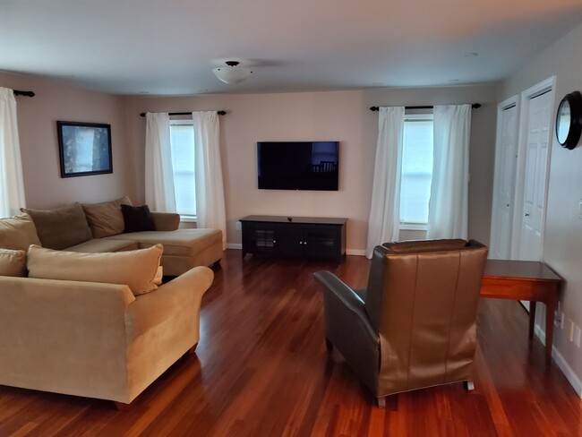 Family Room - 415 Helderview Dr