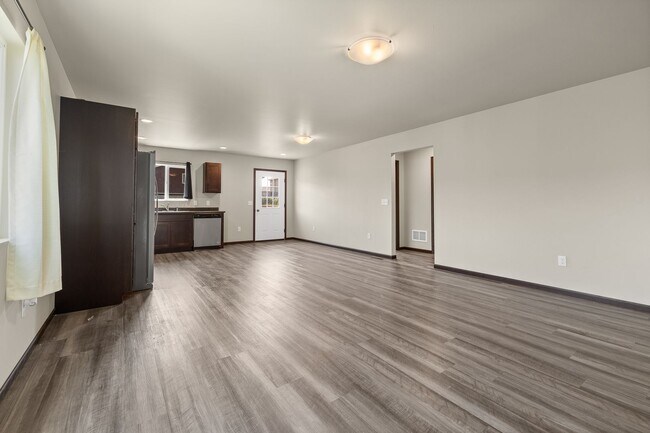 Foto del edificio - 4 BED | 2 BATH | DOUBLE GARAGE | RAPID VALLEY
