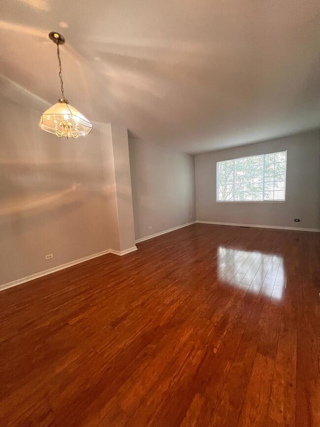 Building Photo - 2427 Oakfield Dr