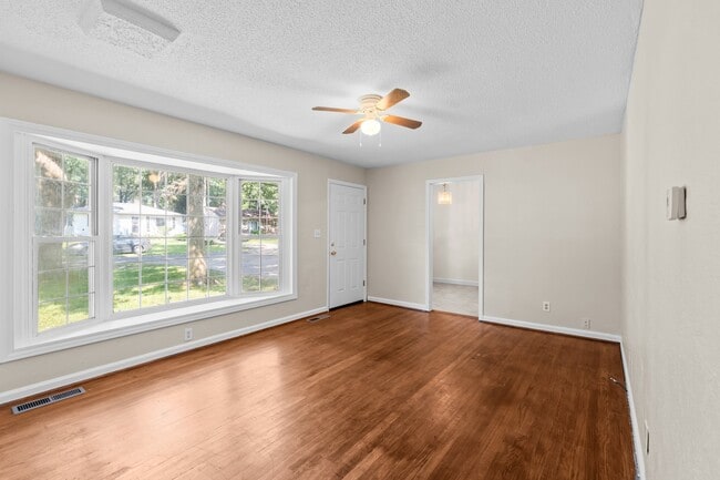 Foto del edificio - 5310 Winona Rd