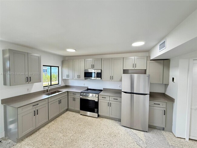 Foto del edificio - 180 NE 57th St