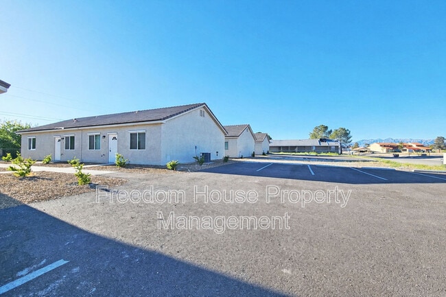 Building Photo - 1111 Sixshooter Ave