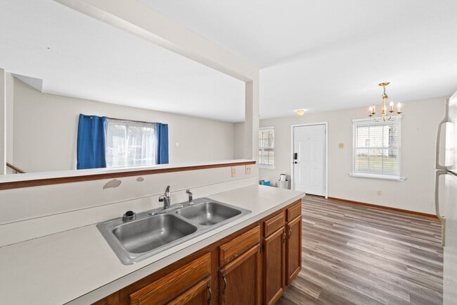 Foto del edificio - 6256 Wayland Rd