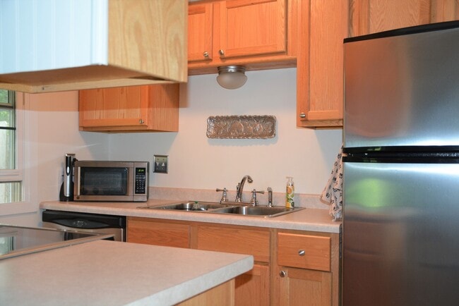 Foto del edificio - 5580 Shorewood Ln