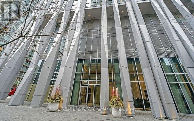 Building Photo - 1-2401 Yorkville Ave