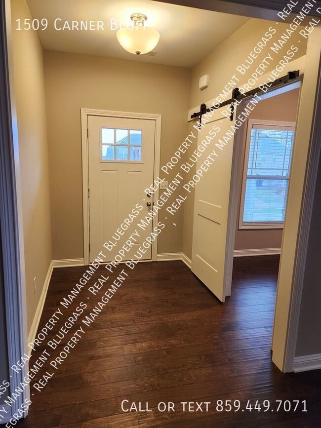 Building Photo - Amazing Find! 4 Bedroom 2.5 Bath in Summer...