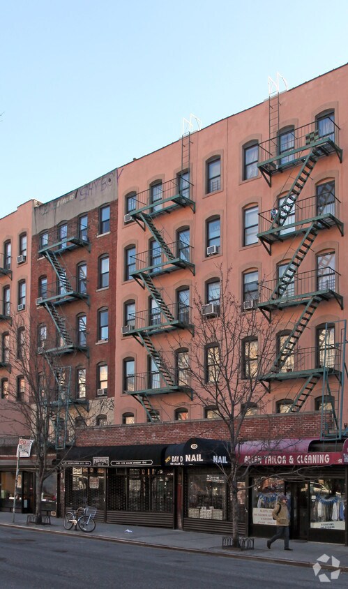 Building Photo - 152 Allen St