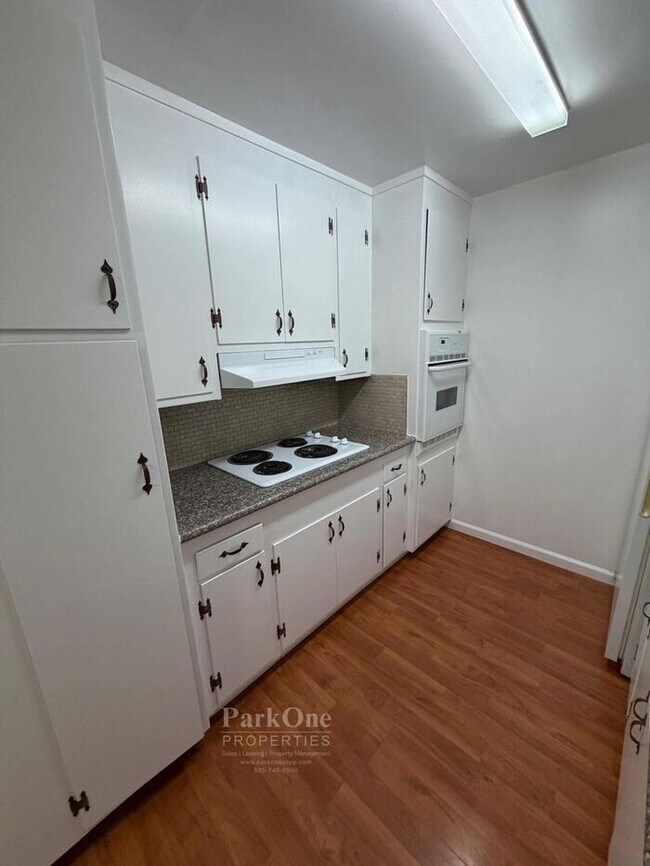 Building Photo - Walk to Downtown Walnut Creek, Close to BART, Freeway Access