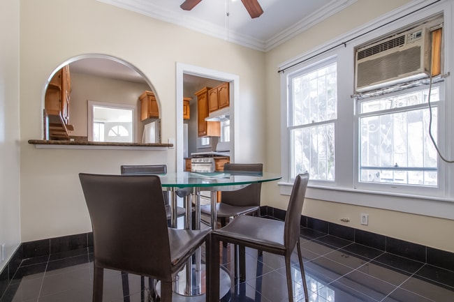 Building Photo - 3109 S Catalina St