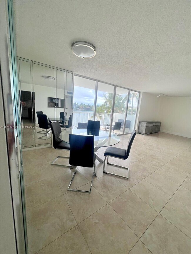 Building Photo - 5838 Collins Ave
