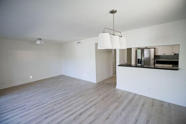 Foto del edificio - Spacious 2 Bedroom, 2 Bathroom Condominium...