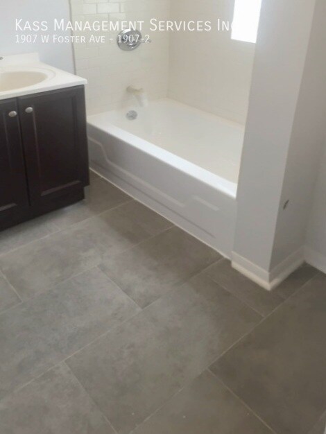 Building Photo - Fantastic 1 bed  - Hardwood Floors - Laund...