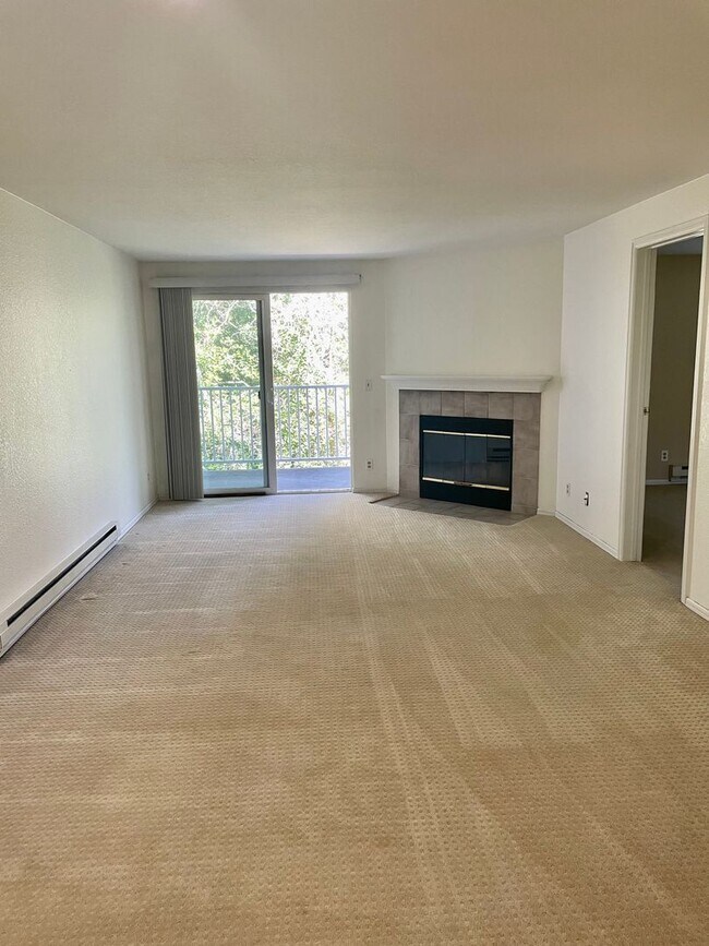 Foto del edificio - 2 WEEKS FREE RENT! Remodeled 2 bdrm 2 bath...