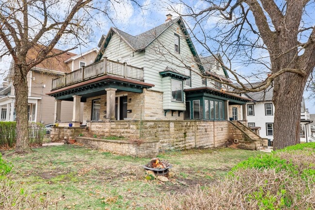 Building Photo - 952 Jenifer St