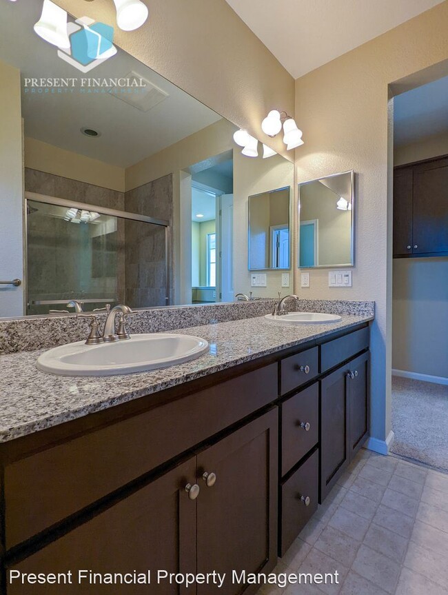 Foto del edificio - 4 br, 2.5 bath House - 355 B St.