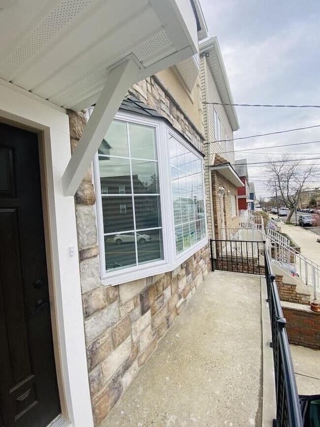 Building Photo - 164 Avenue B