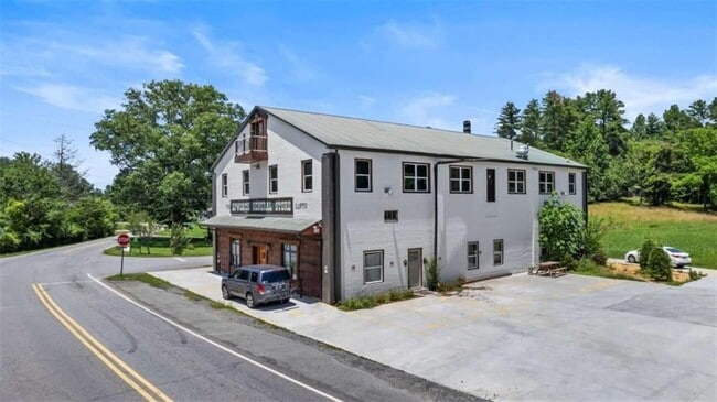 Building Photo - 610 Madola Rd