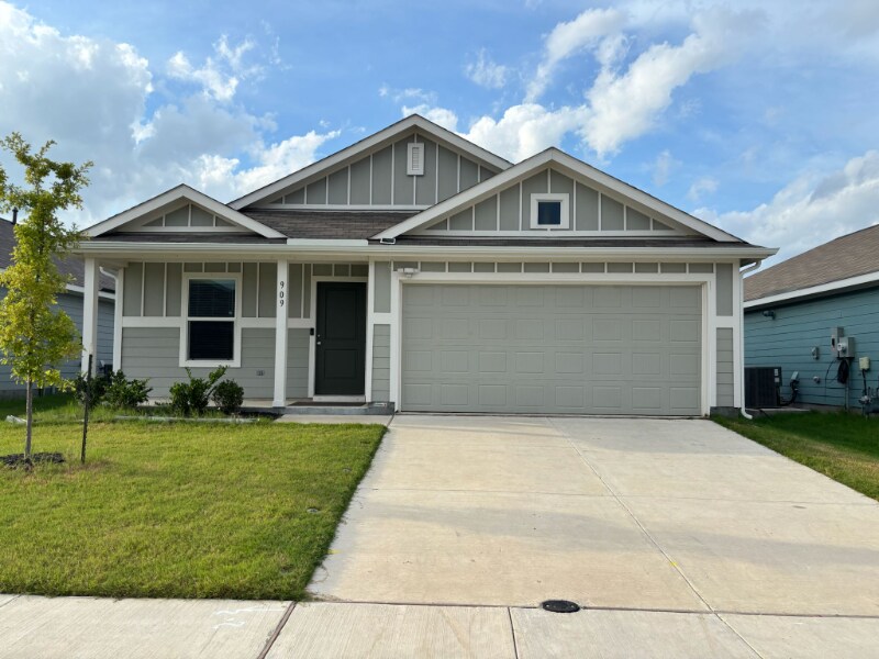 Foto principal - 909 Sourgum St