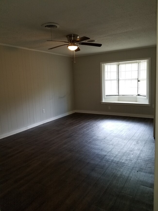 Building Photo - 1044 Brookley St