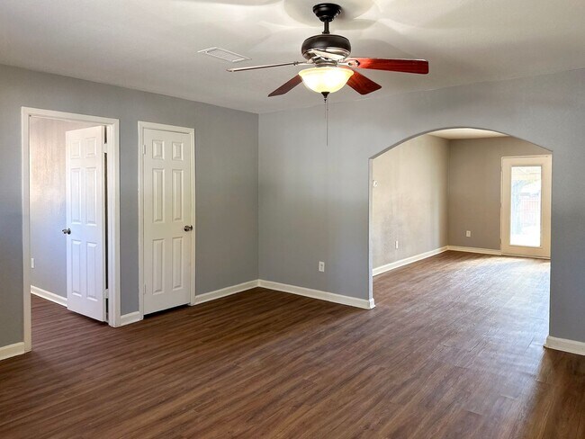 Foto del edificio - 3 Bedroom / 2 Bath