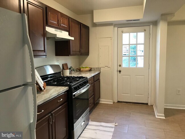 Foto del edificio - 4917 McCall St
