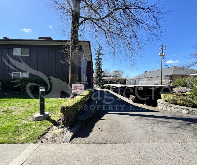 Foto del edificio - Convenient 2 Bedroom 2 Bathroom Condo Living "In The Trees" with On-Site Amenities