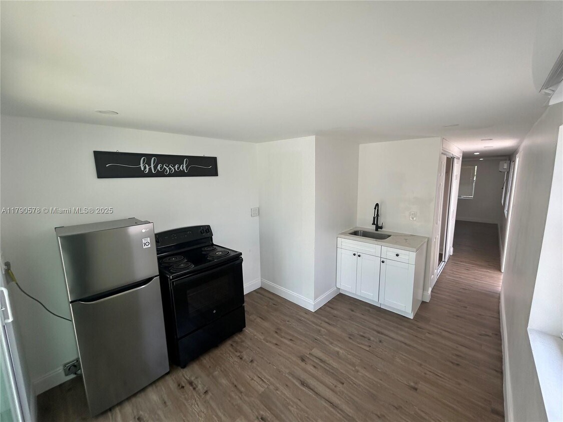 Foto principal - 2331 Coolidge St
