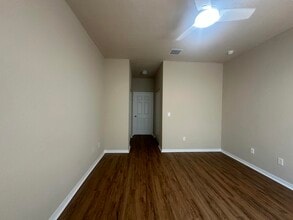 Building Photo - 3041 SE Lexington Lakes Dr