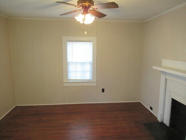 Foto del edificio - Charming 2-Bedroom Home Near Downtown Linc...
