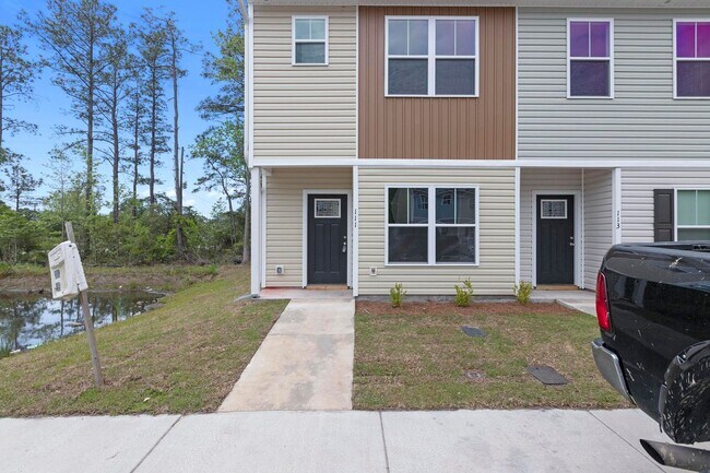 Building Photo - Just listed!!! Welcome home to this beauti...