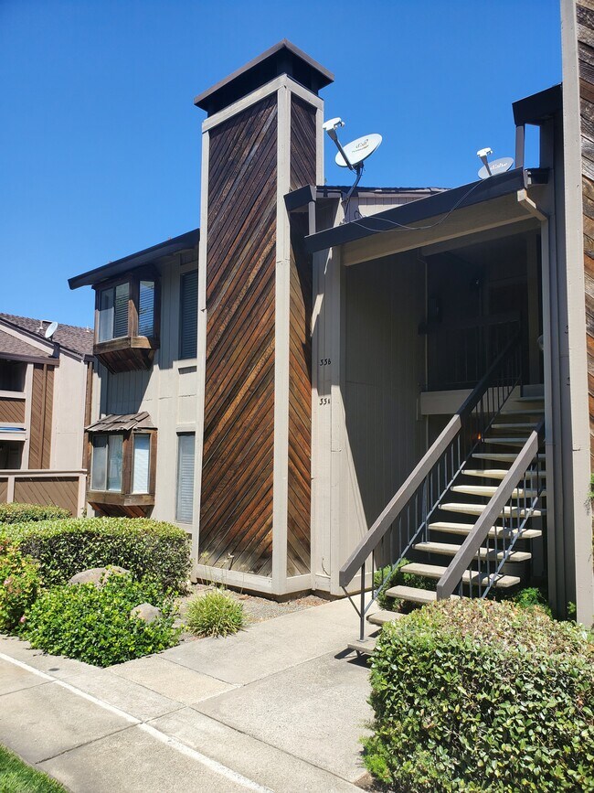 Building Photo - 5333 Primrose Dr