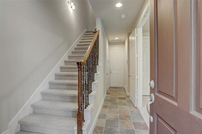 Building Photo - 9133 Creekstone Lake Dr