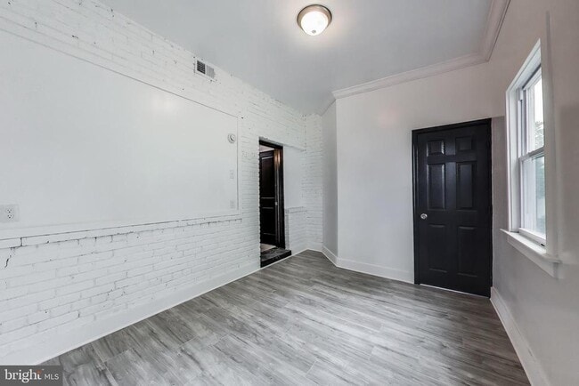 Building Photo - 3918 10th St NE