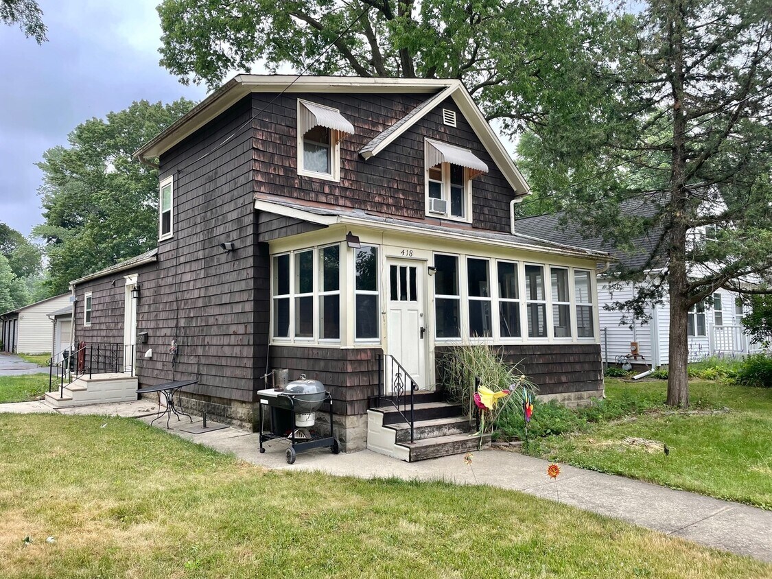 Primary Photo - 418 N Prairie St