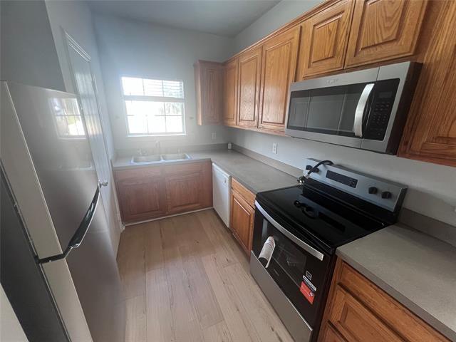 Building Photo - 5981 Robinwood Ln