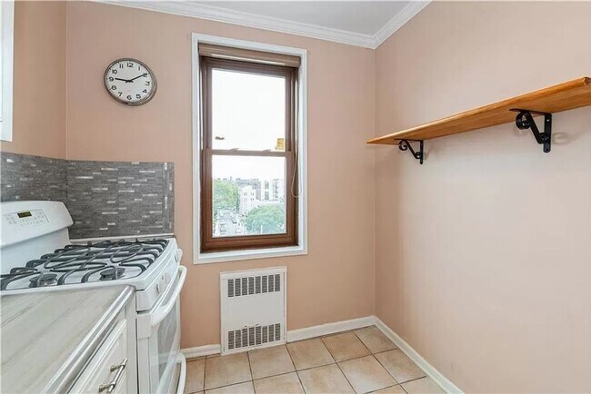 Building Photo - Spacious 1 bedroom 1 bathroom