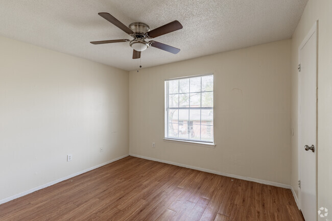 2BR, 1BA - 750 SF - Ivy Terrace Apartments