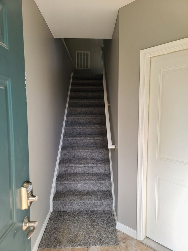 Foto del edificio - 3 Bedroom 2 1/2 bath townhouse in Waynesbo...