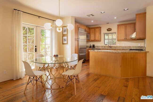 Building Photo - 443 Villaggio N