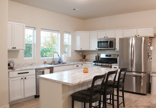 Building Photo - 3643 W Drexler Dr