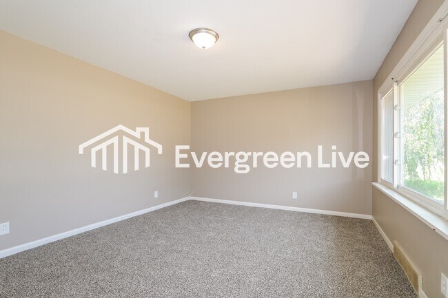 Foto del edificio - 220 Jeanette Dr