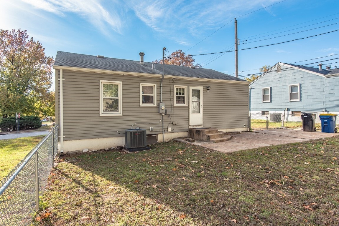 Building Photo - 10701 St Henry Ln