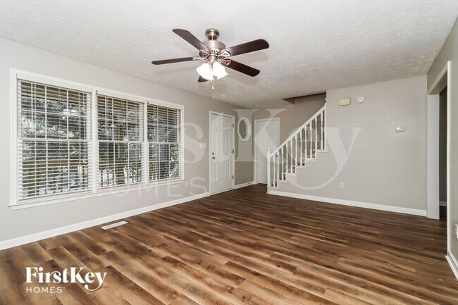Foto del edificio - 345 Maplelake Dr