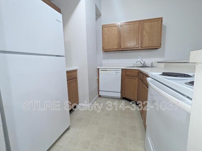 Foto del edificio - 2705 Russell Blvd