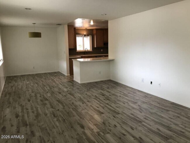 Building Photo - 603 E Solana Dr