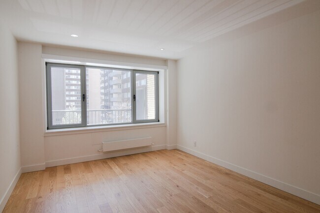 Building Photo - 3468 Rue Drummond