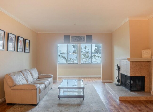 Foto del edificio - Charming 2 Bed, 2 Bath Condo in Santa Clara