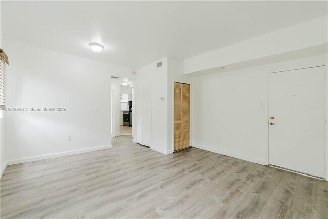 Foto del edificio - 109 NW 6th Ave