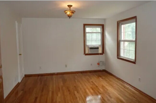 Foto del edificio - 429 Brookside Dr